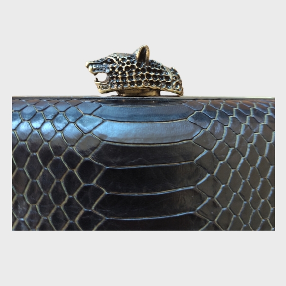 💢Sale💢 BNWOT House of Harlow 1960 Tilda framed snake embossed clutch - Picture 2 of 8